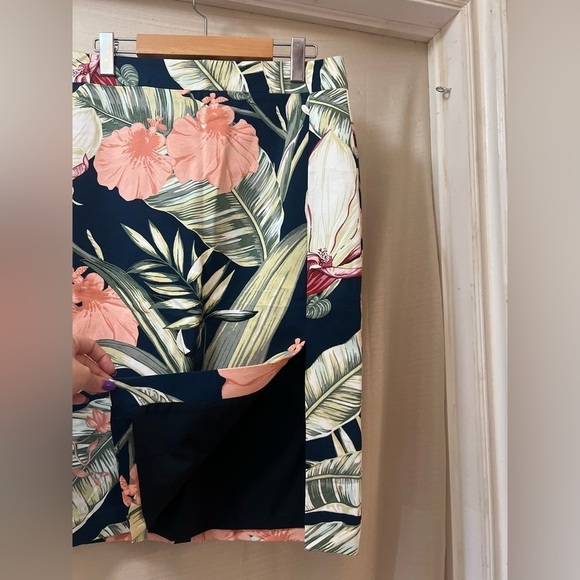 ⚫️ BOGO Ann Taylor tropical summer side slit skirt size 6 - Picture 2 of 9